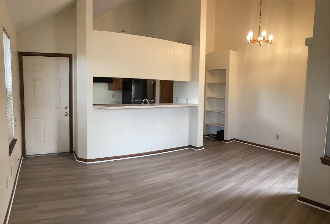 1009 S Miller St - Photo 3 of 8