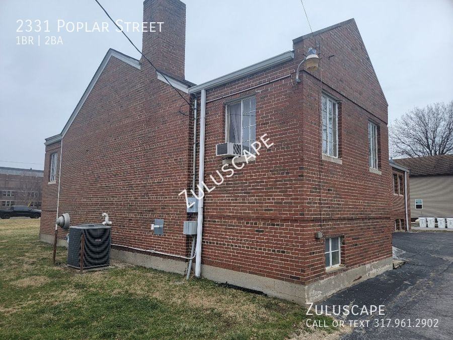 2331 Poplar St - Photo 3 of 9