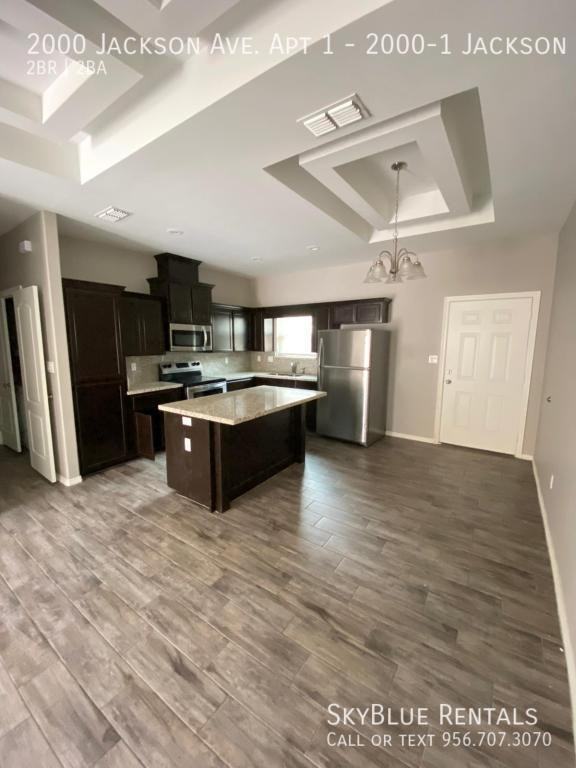 2000 Jackson St Apt 1 - Photo 2 of 19