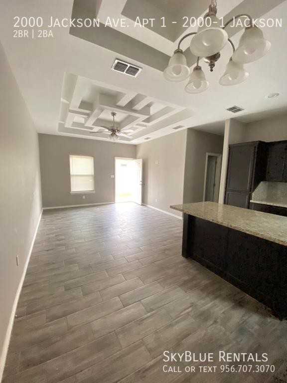 2000 Jackson St Apt 1 - Photo 3 of 19