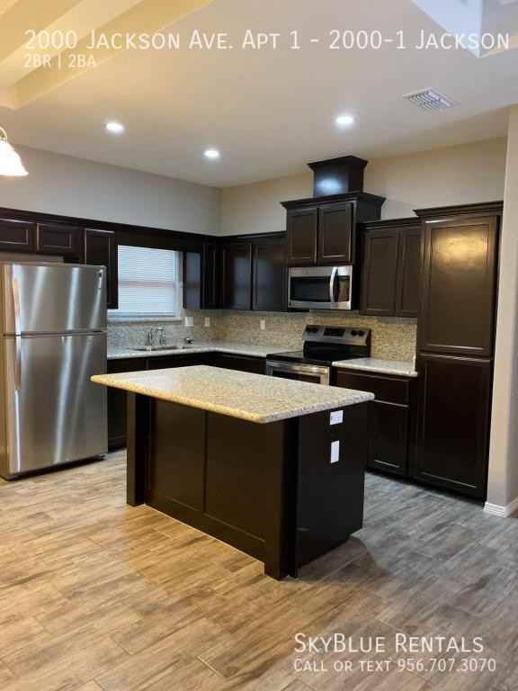 2000 Jackson St Apt 1 - Photo 4 of 19