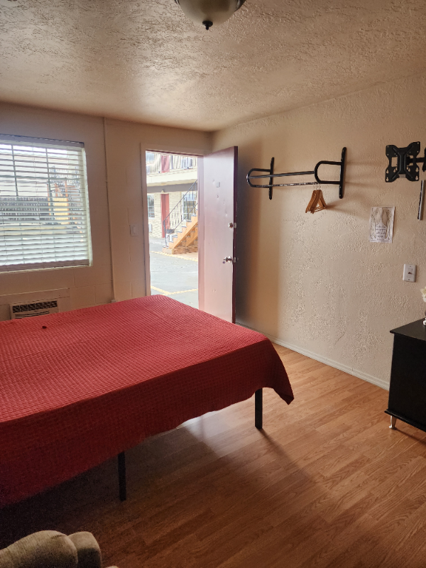 309 E 3rd Ave #1 - Photo 4 of 5