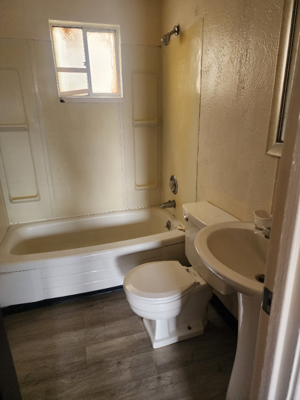 309 E 3rd Ave #1 - Photo 5 of 5