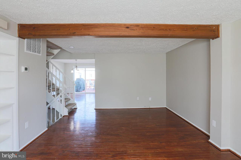 141 Wimbledon Ln - Photo 3 of 20