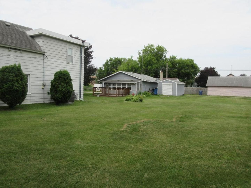 415 21st Ave N - Photo 2 of 11