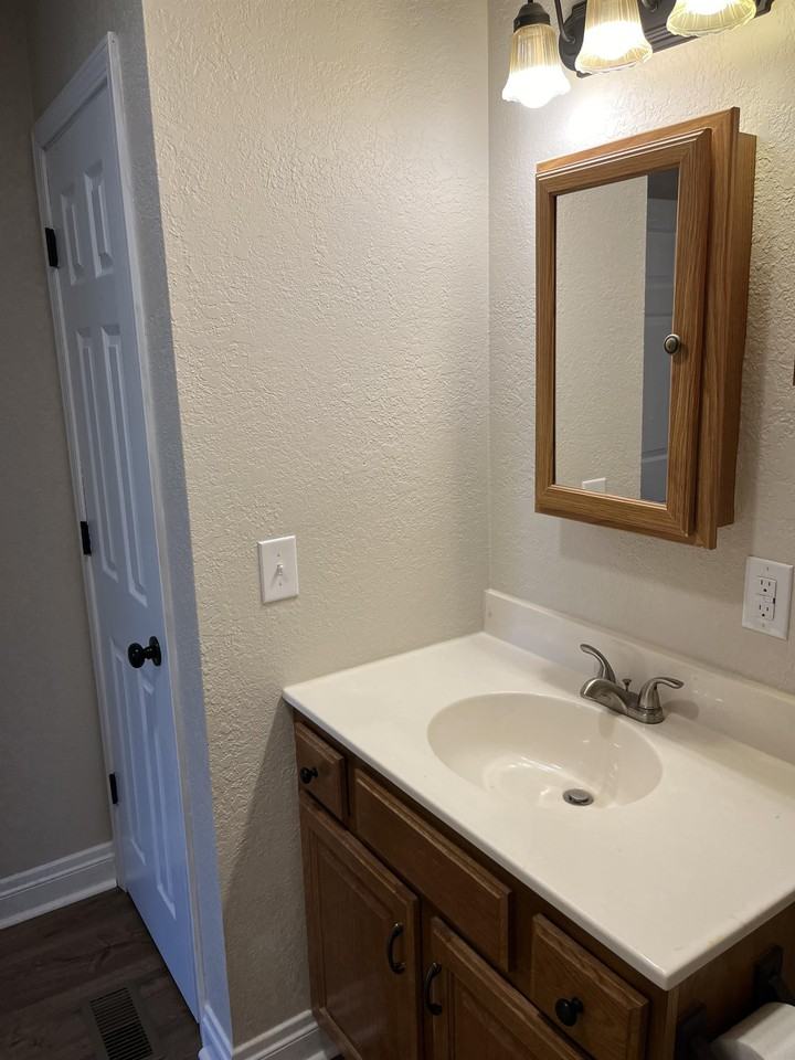 164 Biggs Street - Photo 6 of 8