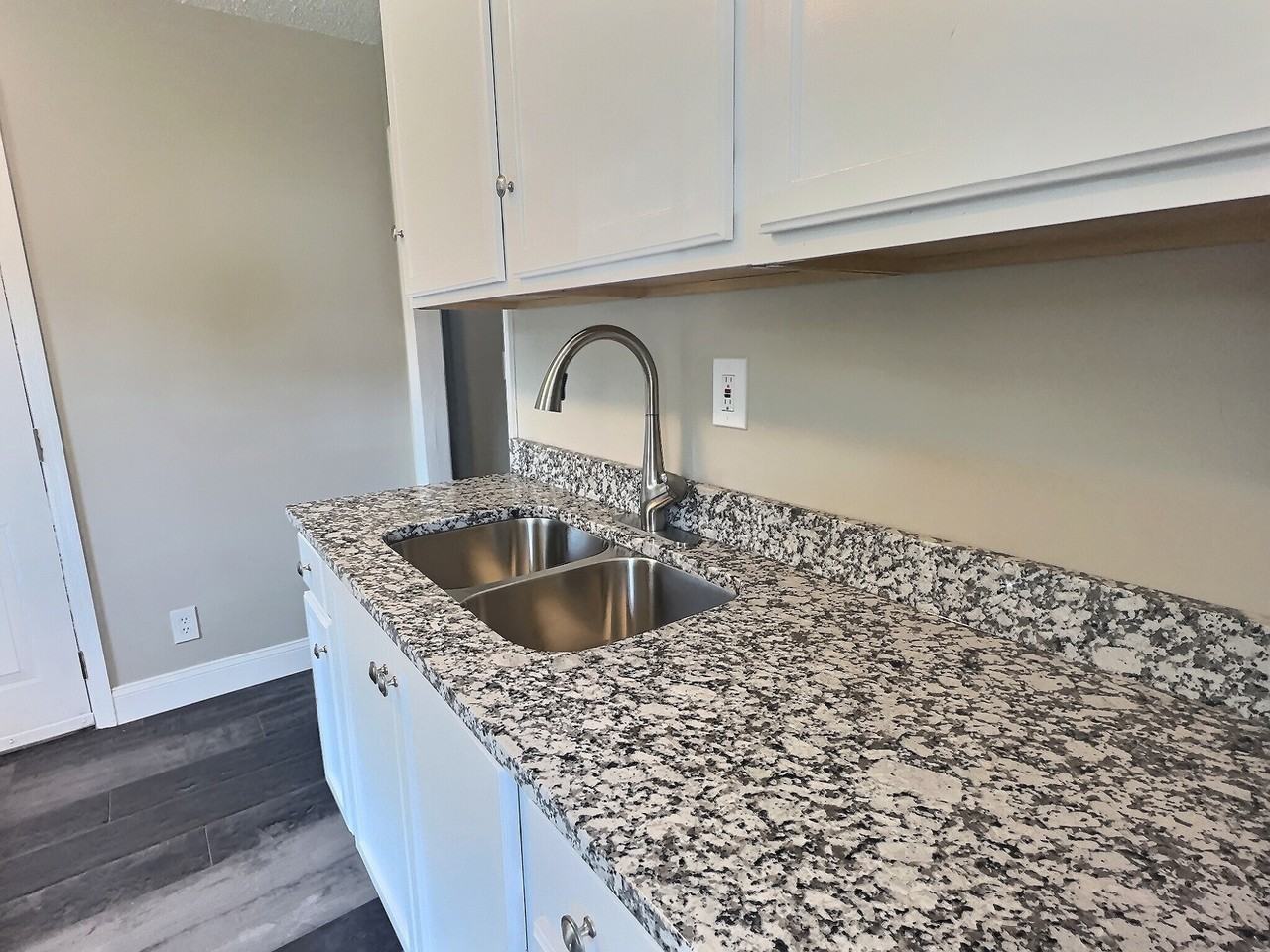 3216 E. 51st Street - Photo 6 of 11