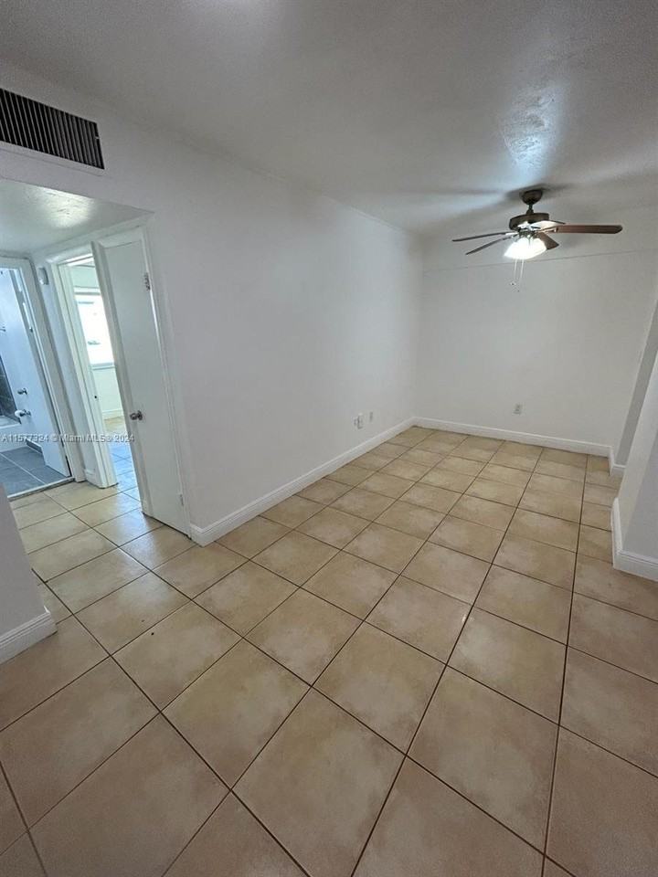 Ne 162nd St #C5 - Photo 3 of 8