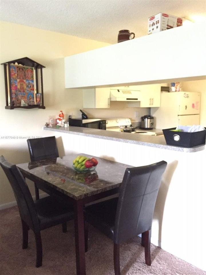 9784 Nob Hill Ct #9784 - Photo 3 of 7