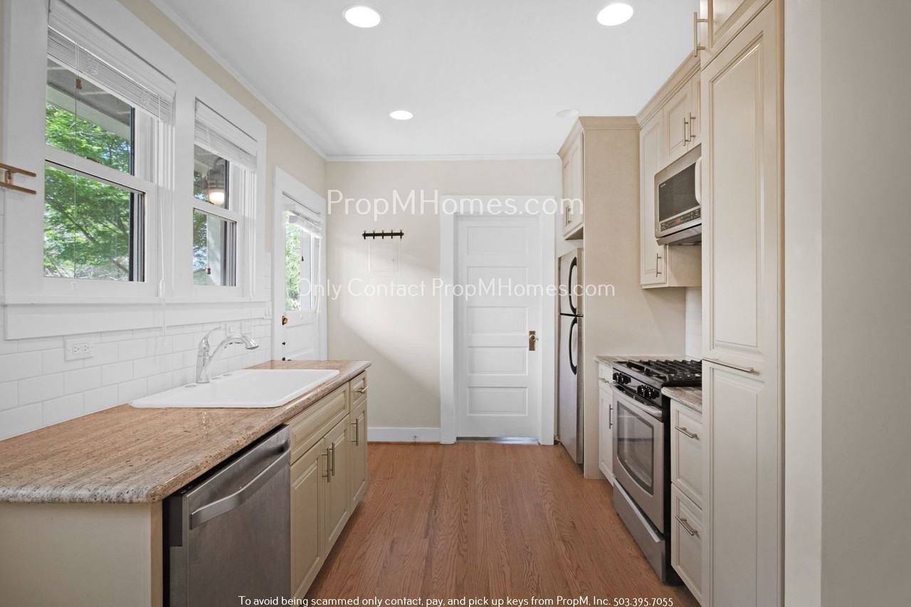 2367 Se 60th Ave - Photo 7 of 20
