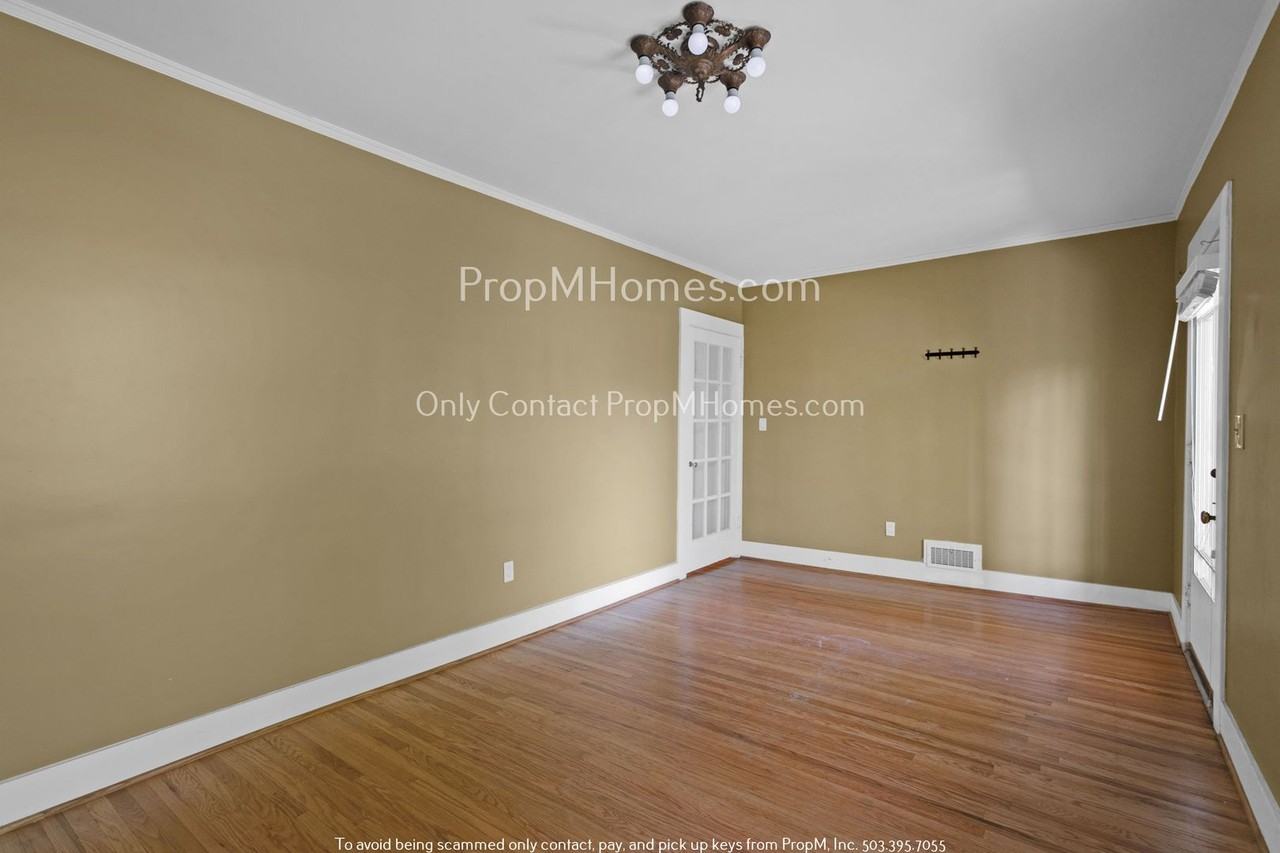 2367 Se 60th Ave - Photo 5 of 20