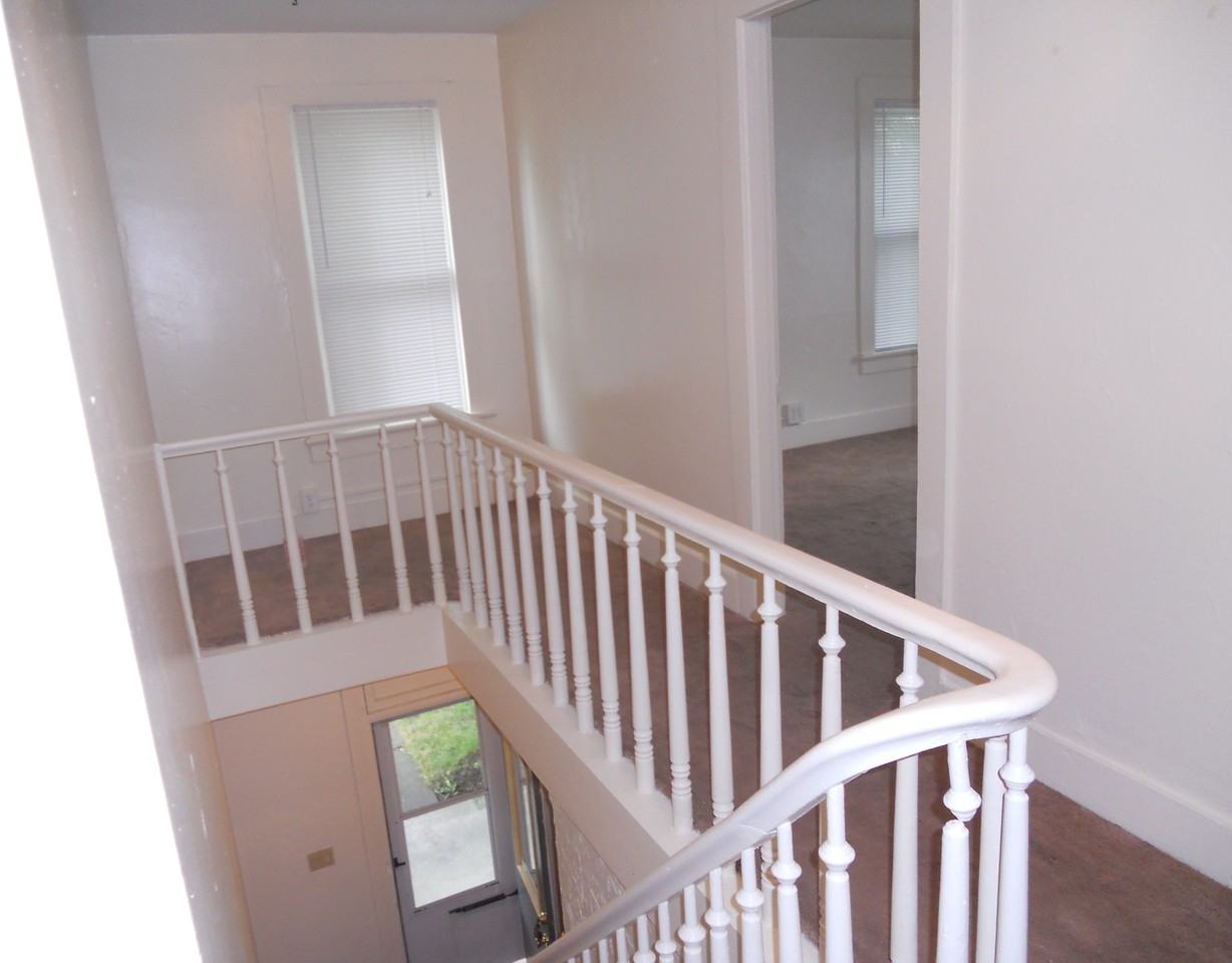 628 1/2 3rd St - Photo 3 of 5