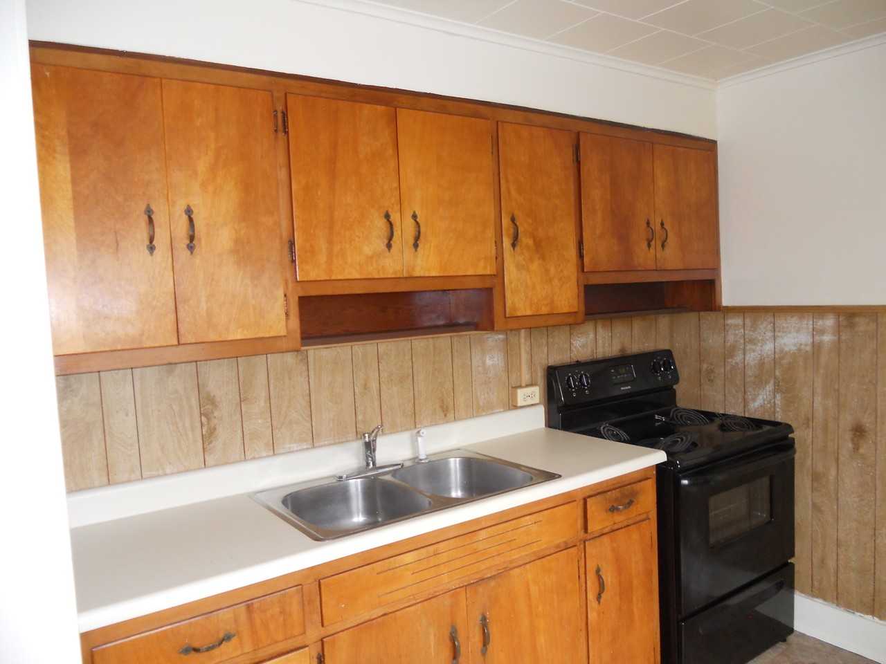 628 1/2 3rd St - Photo 4 of 8