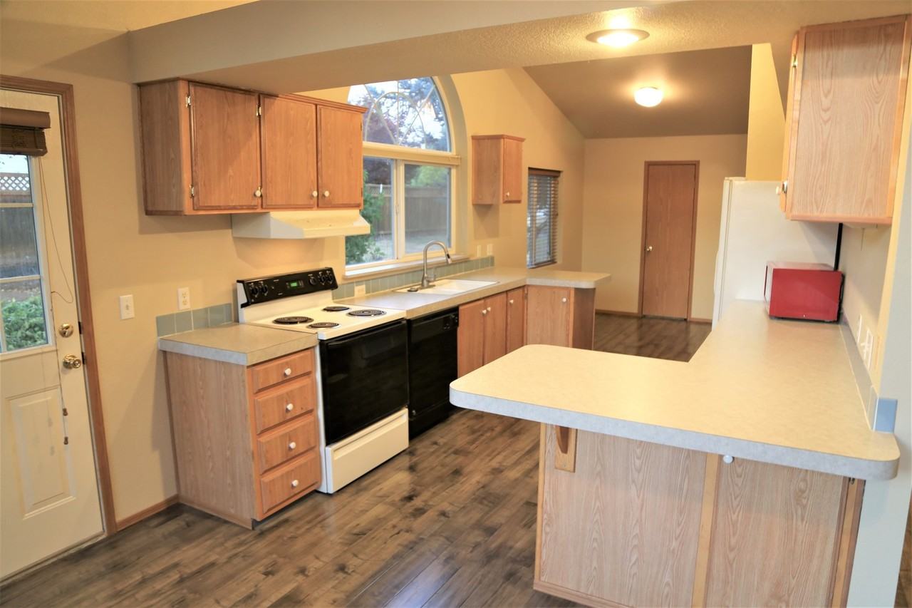 4030 Sw Western Blvd - Photo 3 of 14