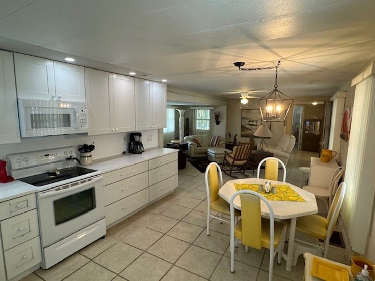 1855 Seagrape St Ne - Photo 3 of 17