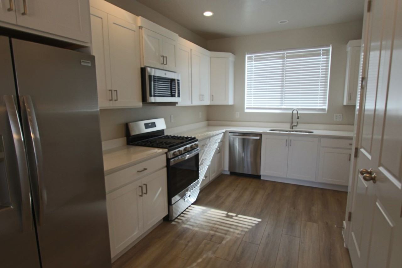 2182 W 380 S - Photo 4 of 42