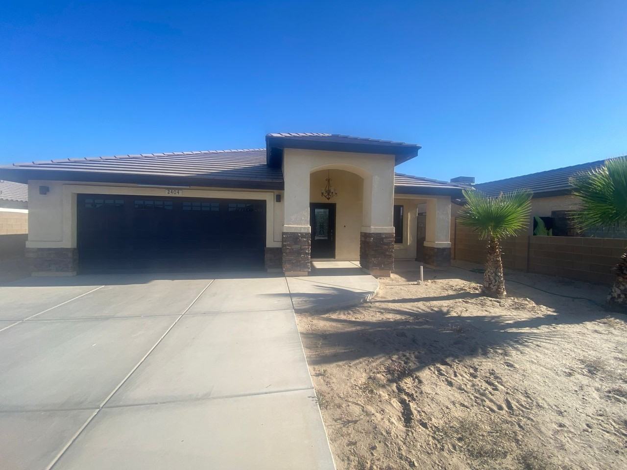 2404 E Uribe St - Photo 3 of 30