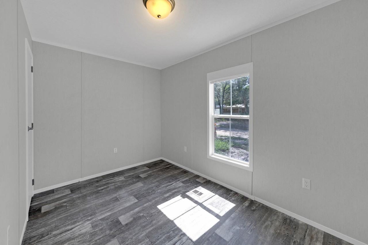 684 Reeves Dr - Photo 7 of 19