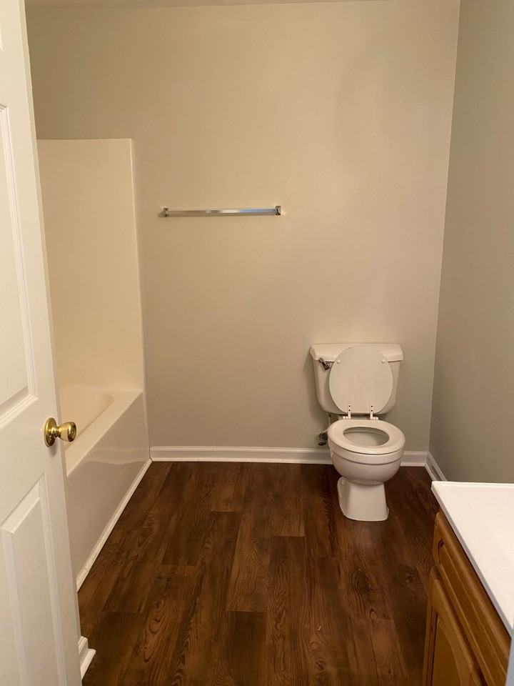 395 Thomas Road - Photo 2 of 8