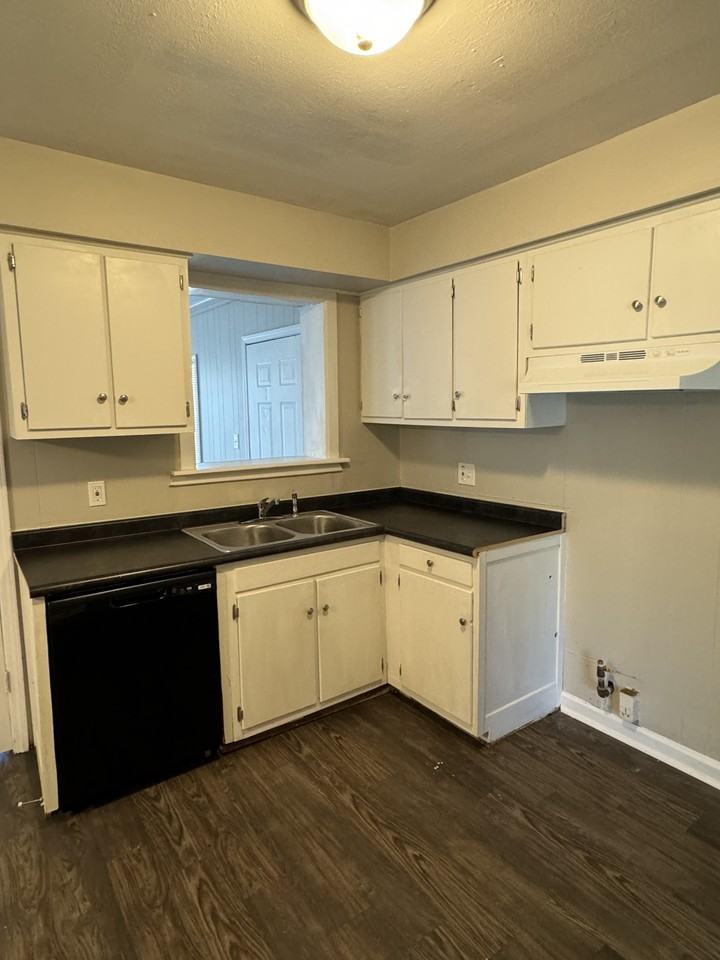 2409 Eloise Cir - Photo 3 of 11