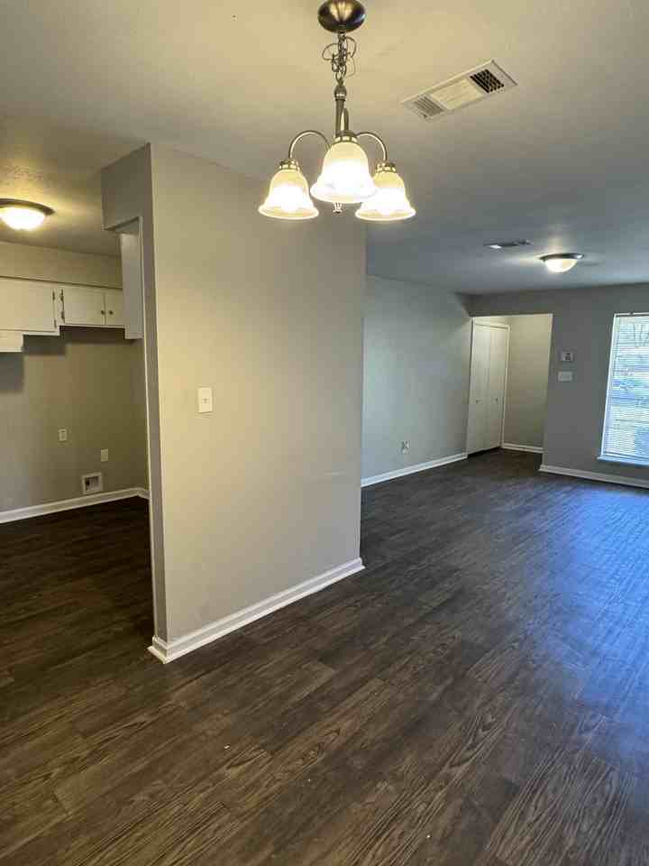 2409 Eloise Cir - Photo 4 of 11