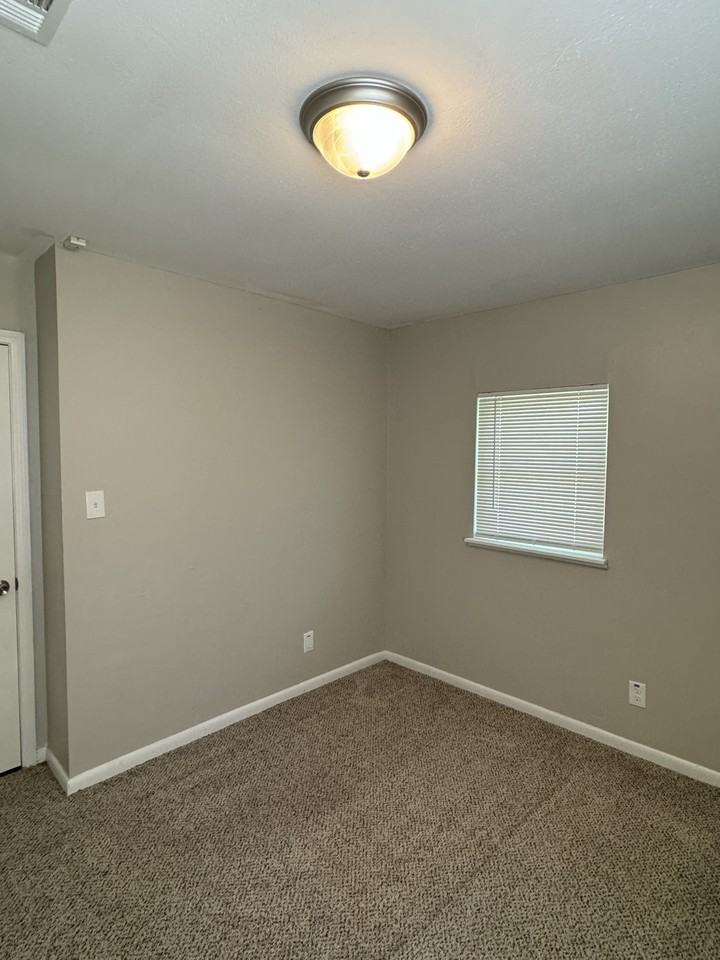 2409 Eloise Cir - Photo 7 of 11