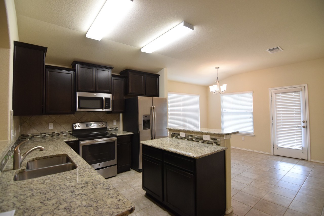 6303 Cool Creek Dr - Photo 4 of 20