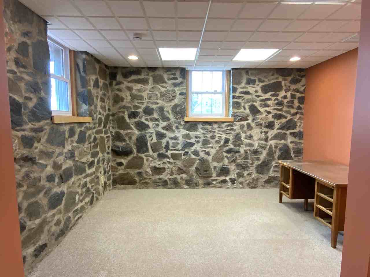 1028 W 4th St - Photo 3 of 9