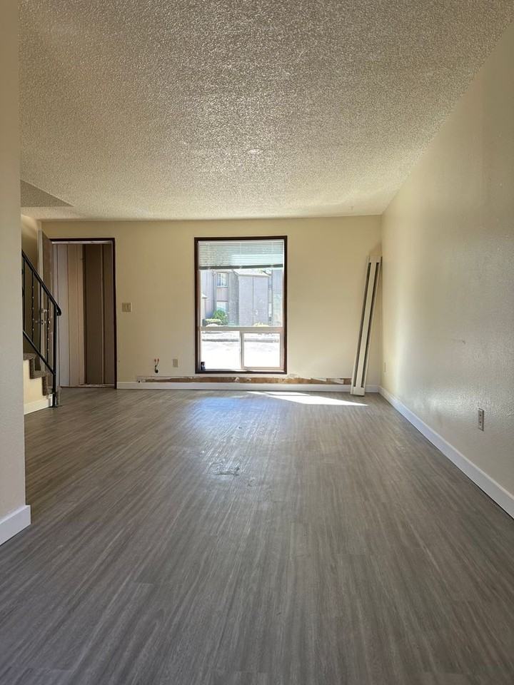 6210 Se Lake Rd - Photo 2 of 9