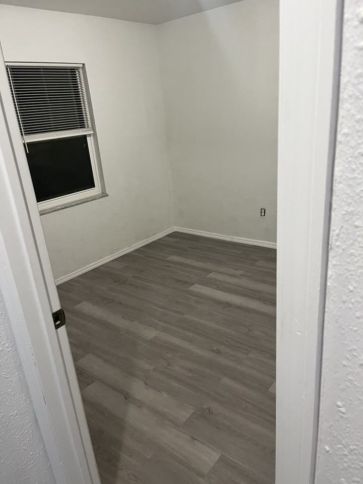 2390 Sw Lois Ave #2 - Photo 6 of 9