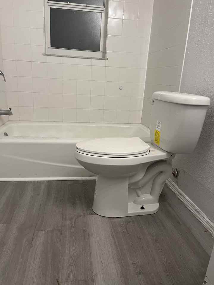 2390 Sw Lois Ave #2 - Photo 7 of 9