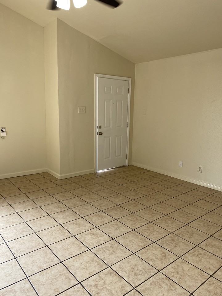 7526 Windsor Oaks #7526 - Photo 4 of 16