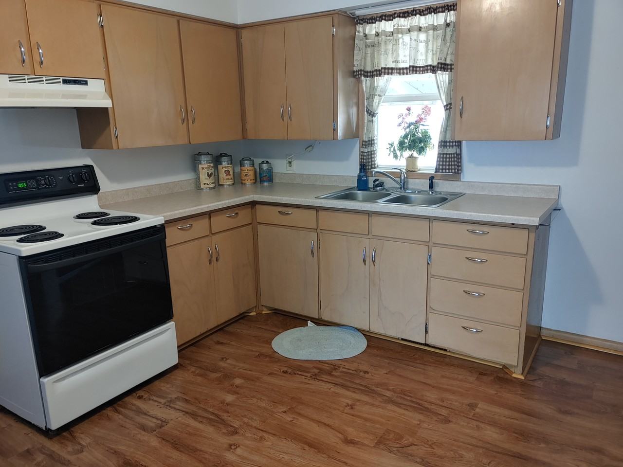 200 Leroy St #200LEROY - Photo 3 of 9