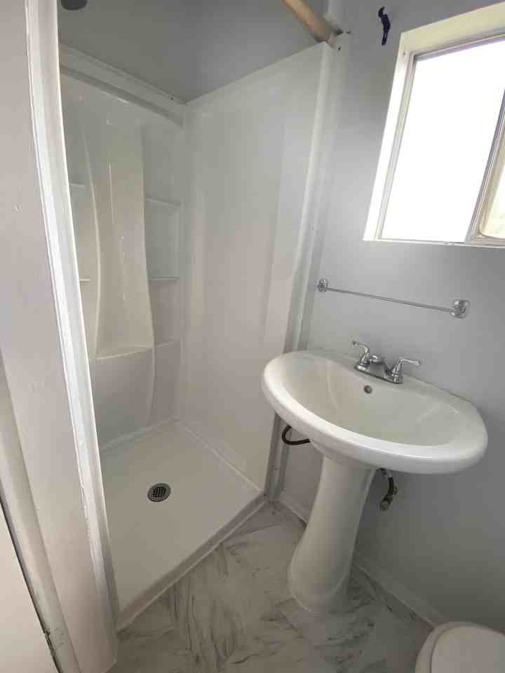 108 Sw 9th St #C - Photo 4 of 6