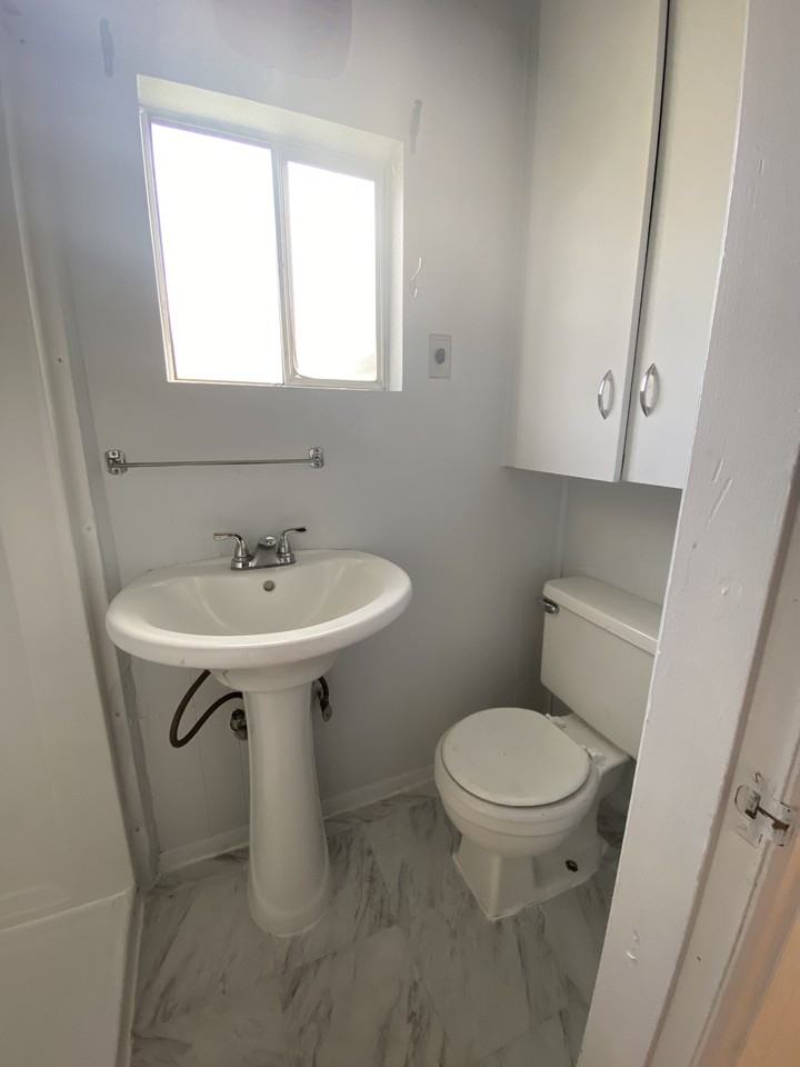 108 Sw 9th St #C - Photo 5 of 6