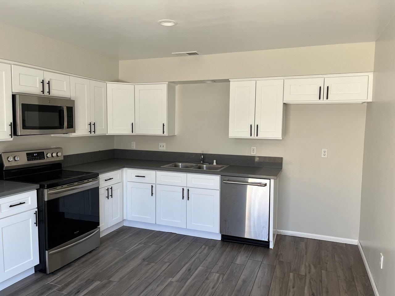 3207 Crestline Rd #NA - Photo 3 of 14