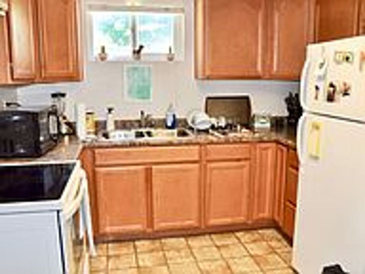 966 S 200 E - Photo 3 of 7