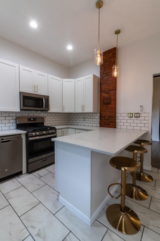 5215 Penn Ave - Photo 3 of 17