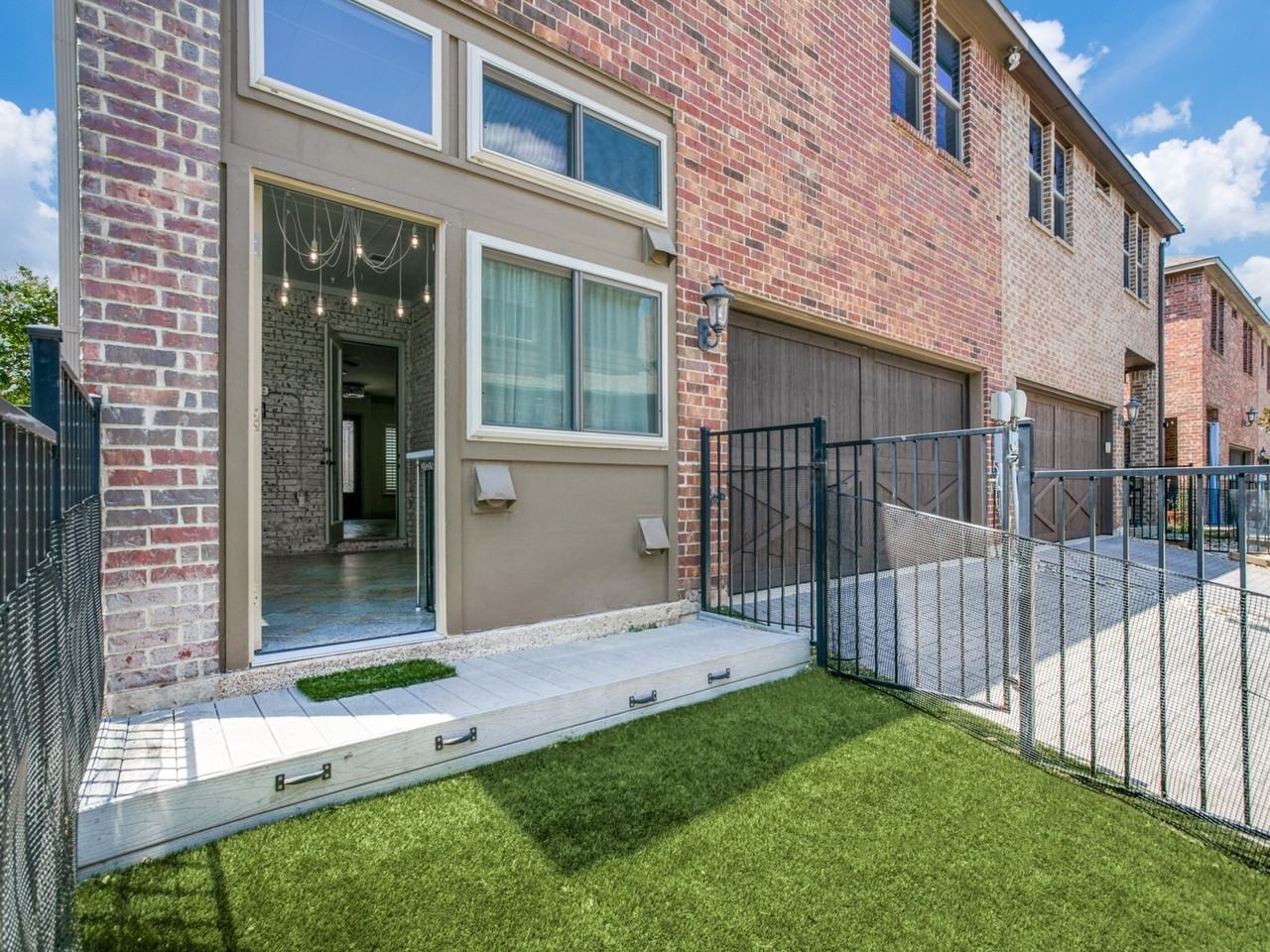 1213 Crockett St #1 - Photo 2 of 21