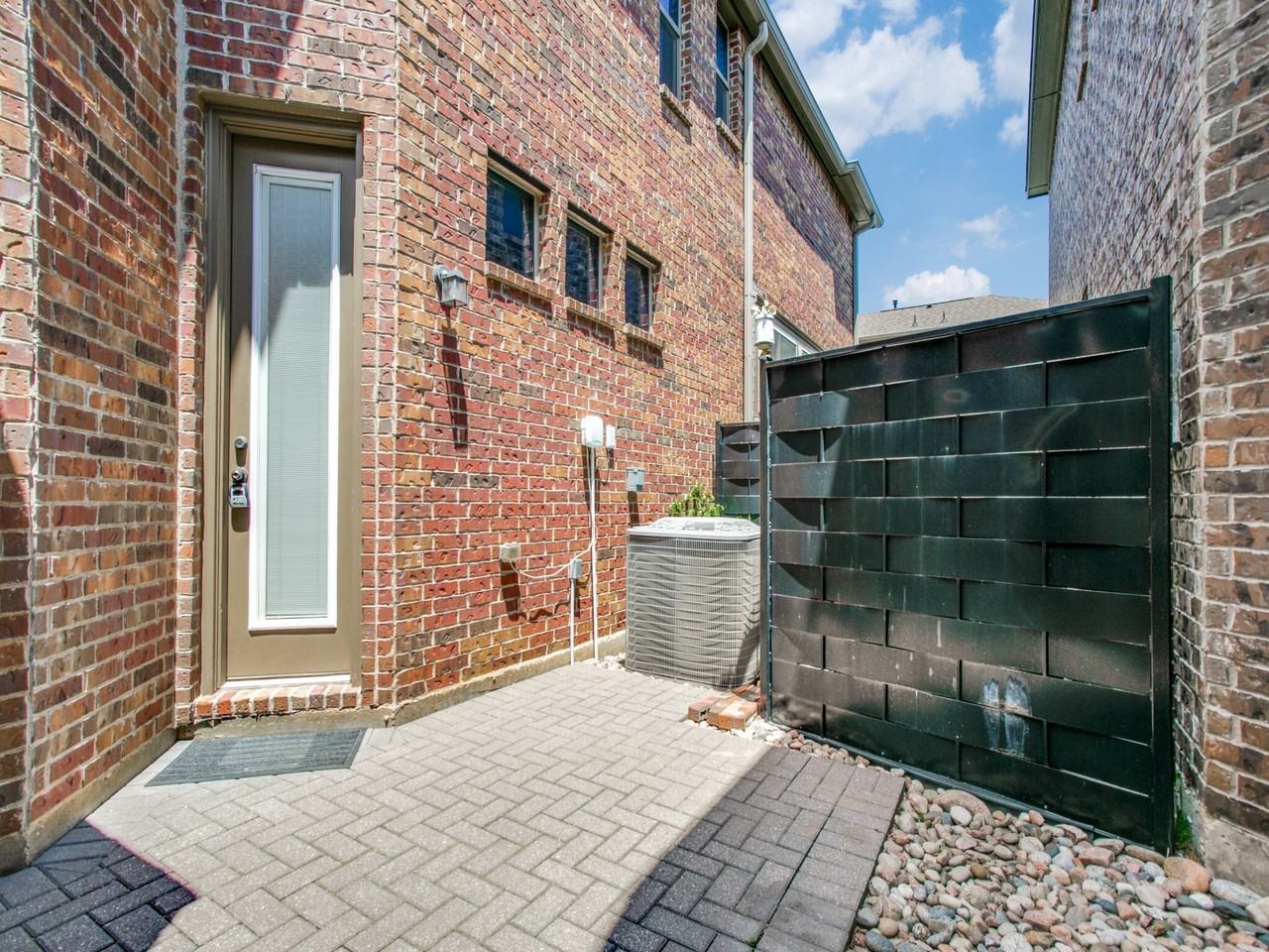 1213 Crockett St #1 - Photo 3 of 21