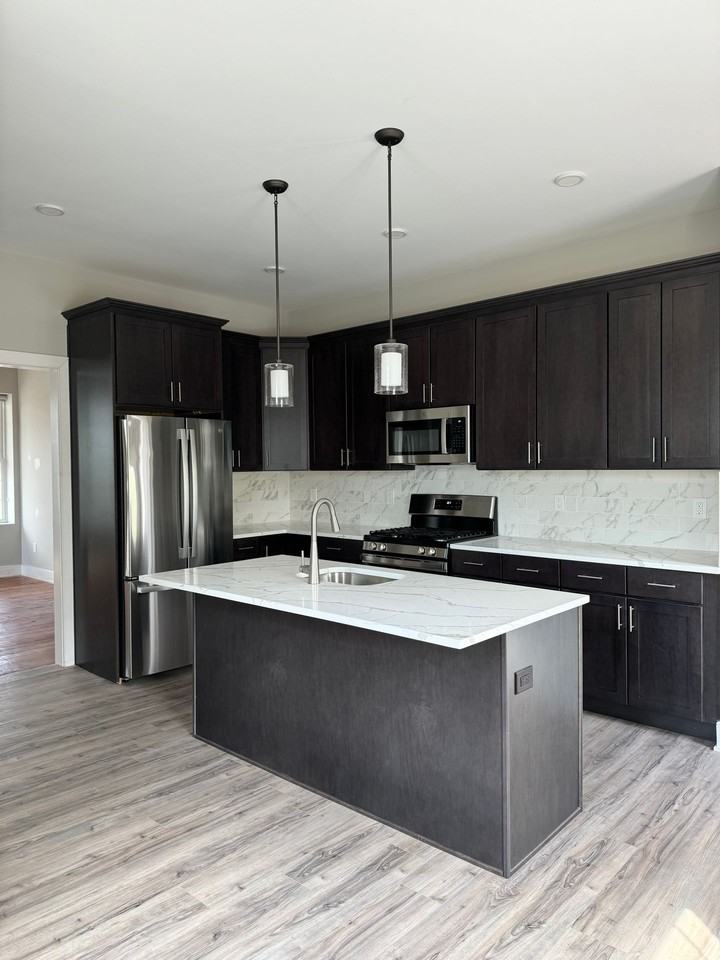 24 Veterans Memorial Dr E - Photo 2 of 12