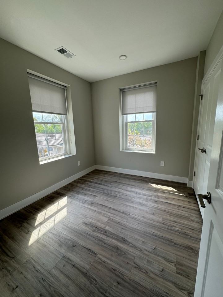 24 Veterans Memorial Dr E - Photo 3 of 12