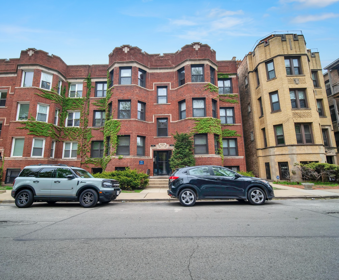 922 W George St - Photo 2 of 7