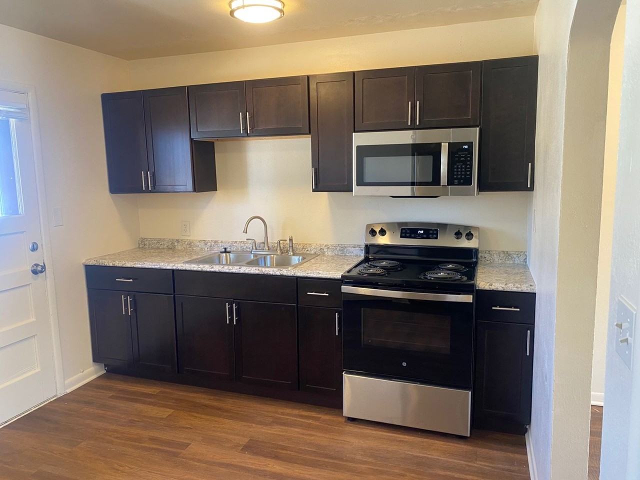 1420 Hoyt St - Photo 4 of 16