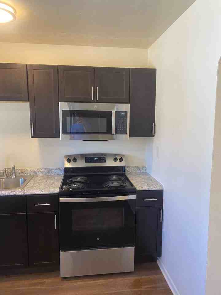 1420 Hoyt St - Photo 5 of 16
