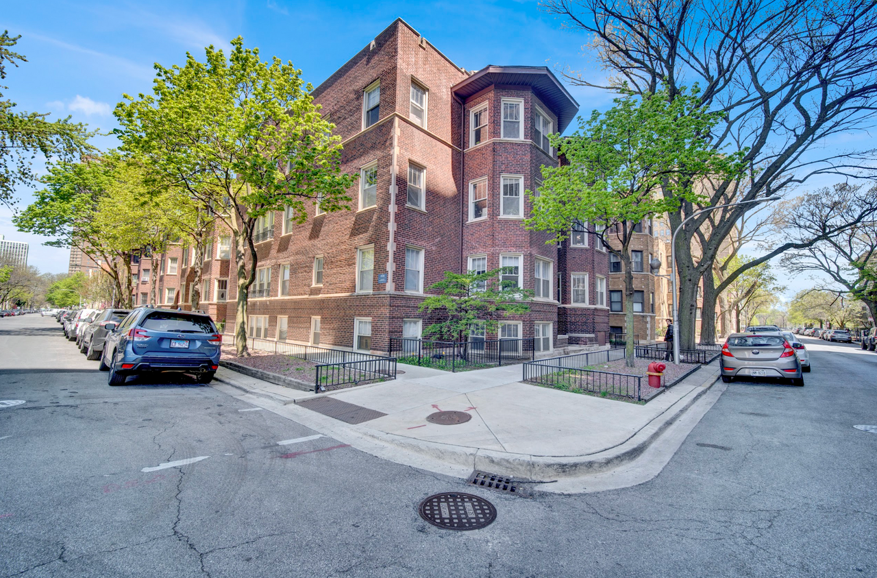 Pine Grove and Cornelia Lakeview Apartments - Photo 2 of 36