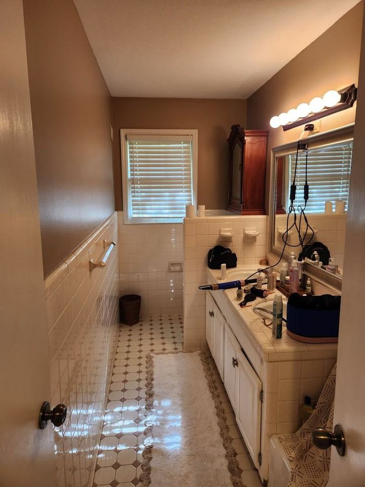 1412 Bariwood Dr - Photo 3 of 8