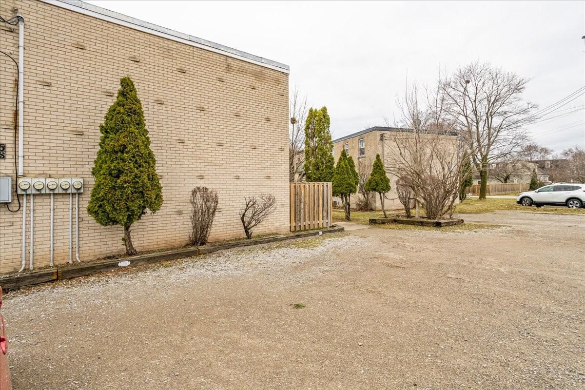 2258 Queensway Drive #1B - Photo 2 of 23