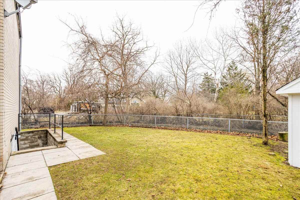 2258 Queensway Drive #1B - Photo 3 of 23