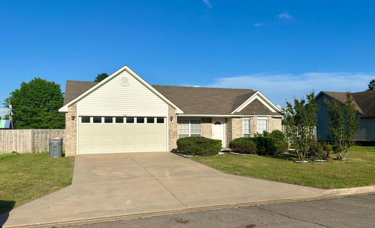 300 Locust Dr - Photo 2 of 24